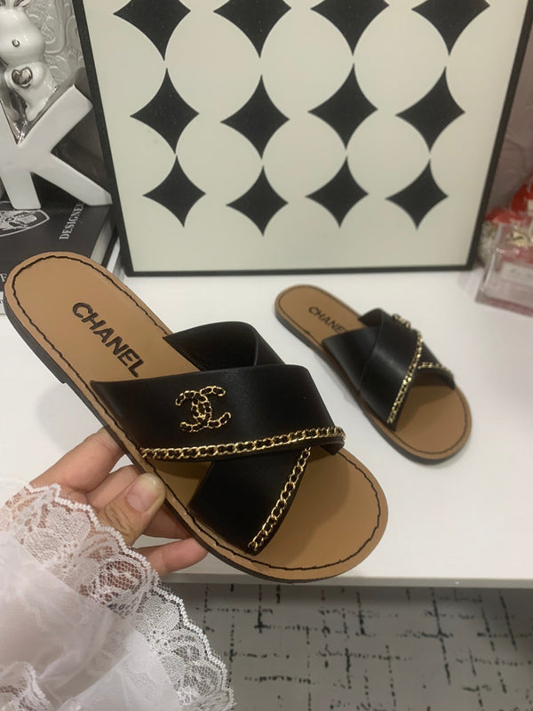CC Chain Crossover Flat Sandals Black Leather 928597