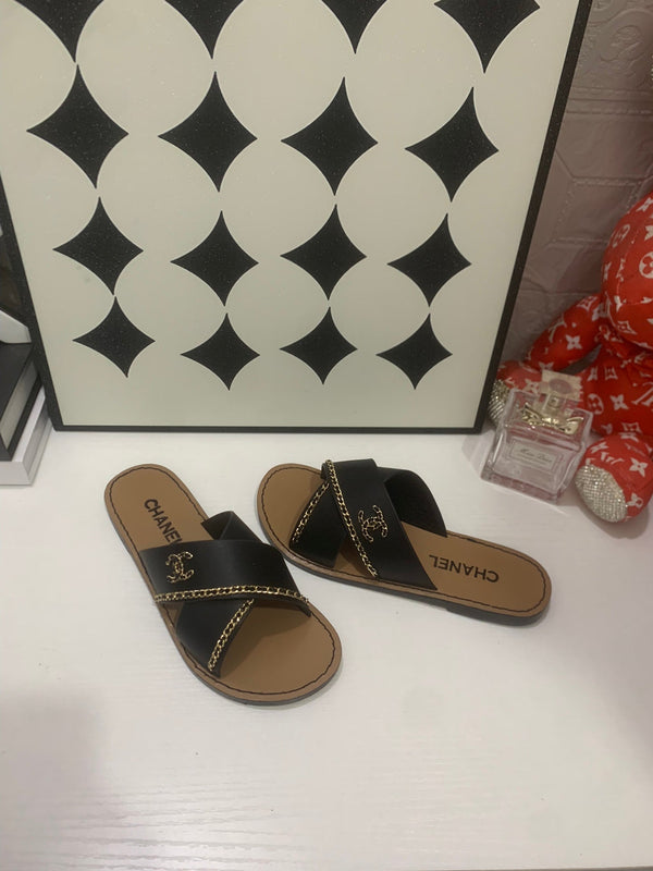 CC Chain Crossover Flat Sandals Black Leather 928597