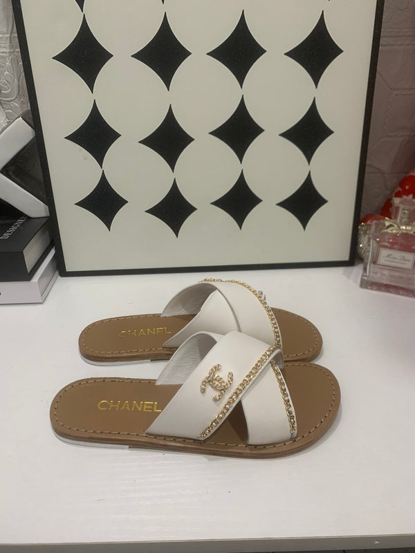 CC Chain Crossover Flat Sandals White Leather 928596