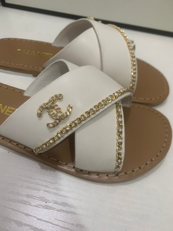 CC Chain Crossover Flat Sandals White Leather 928596