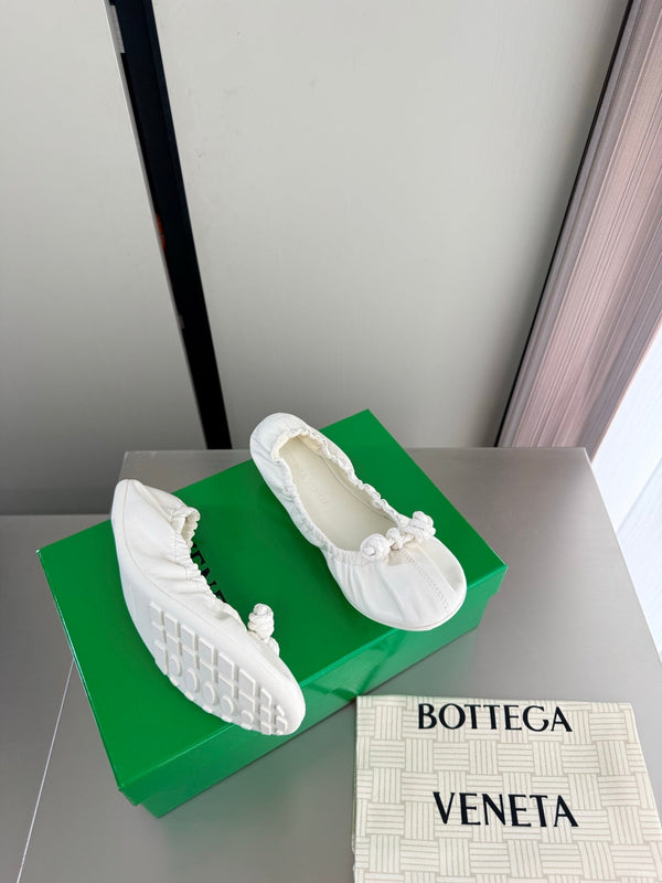 BV Fantasmina Knot Ballerina Flats White Leather 929576