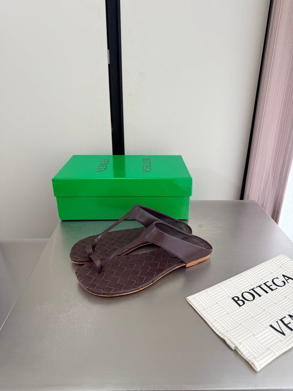 BV Livia Sandals Chocolate Intrecciato Leather 929501
