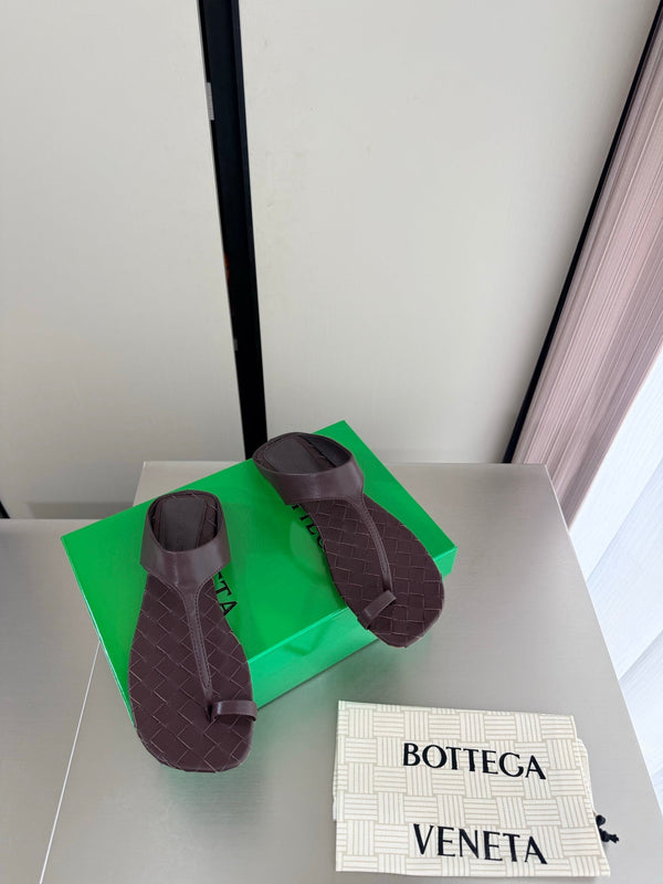 BV Livia Sandals Chocolate Intrecciato Leather 929501