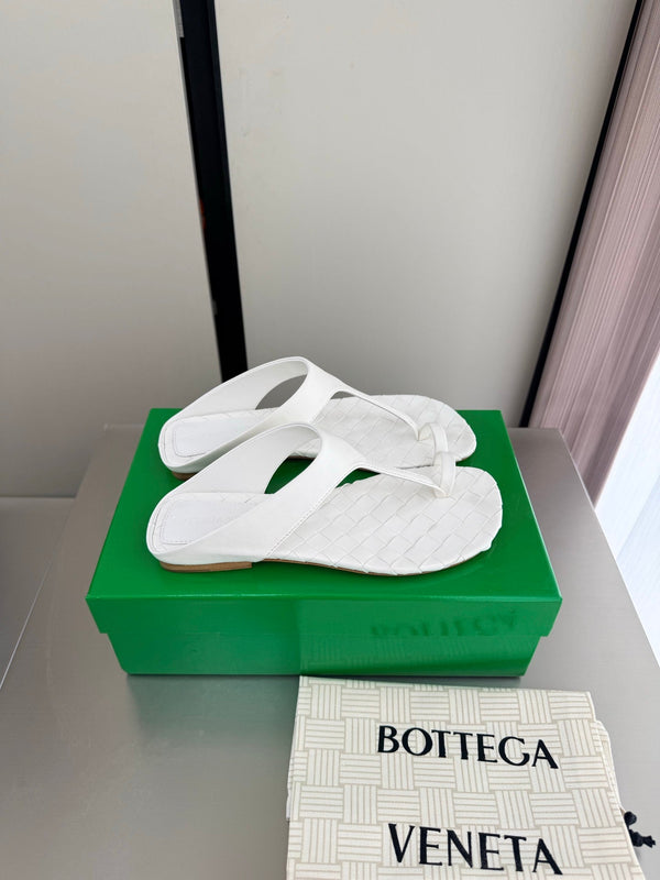 BV Livia Sandals White Intrecciato Leather 929500