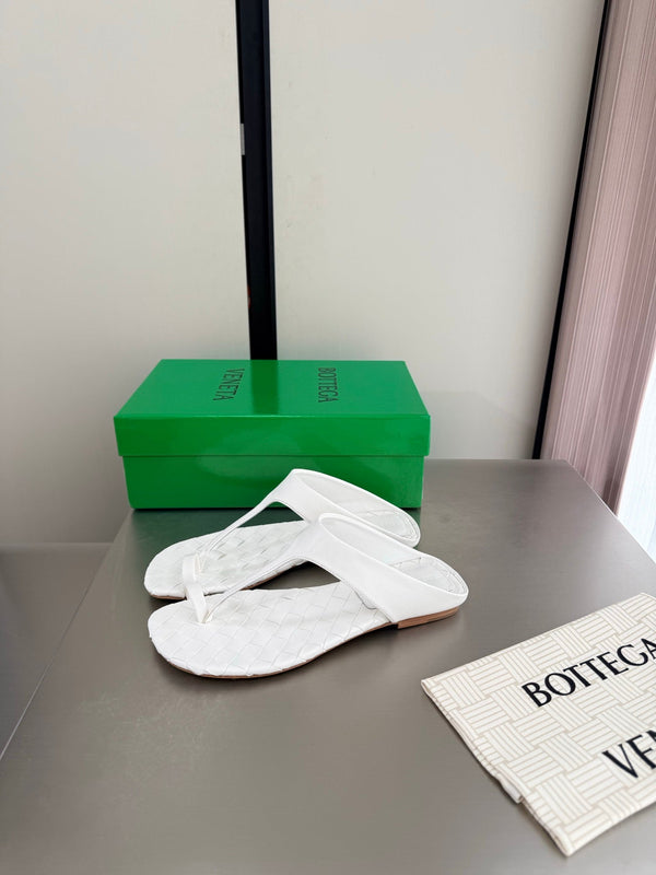 BV Livia Sandals White Intrecciato Leather 929500