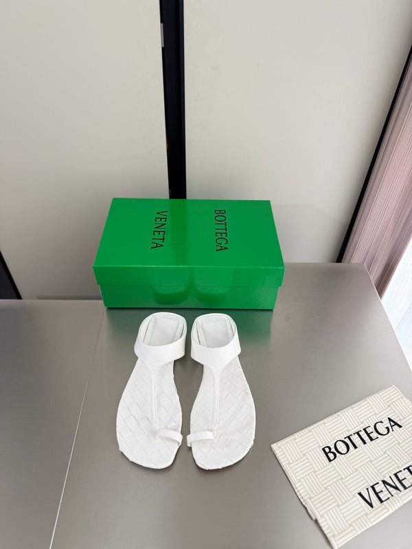 BV Livia Sandals White Intrecciato Leather 929500