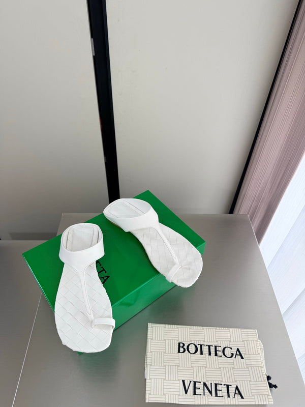 BV Livia Sandals White Intrecciato Leather 929500