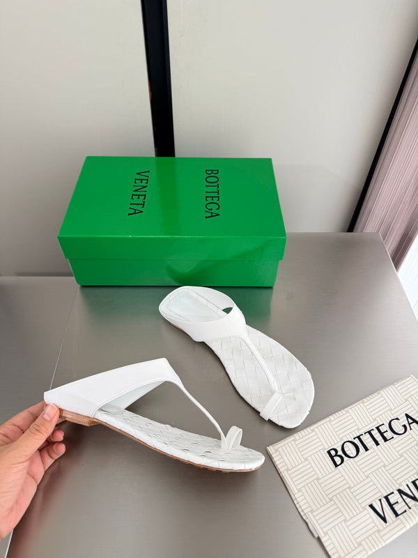 BV Livia Sandals White Intrecciato Leather 929500