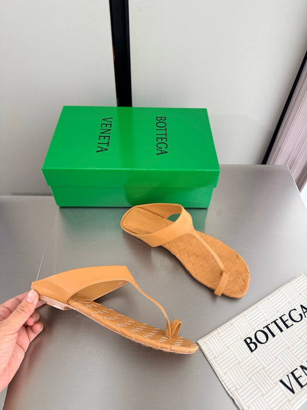 BV Livia Sandals Camel Intrecciato Leather 929499