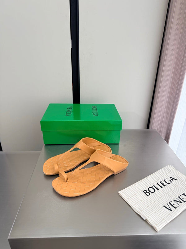 BV Livia Sandals Camel Intrecciato Leather 929499