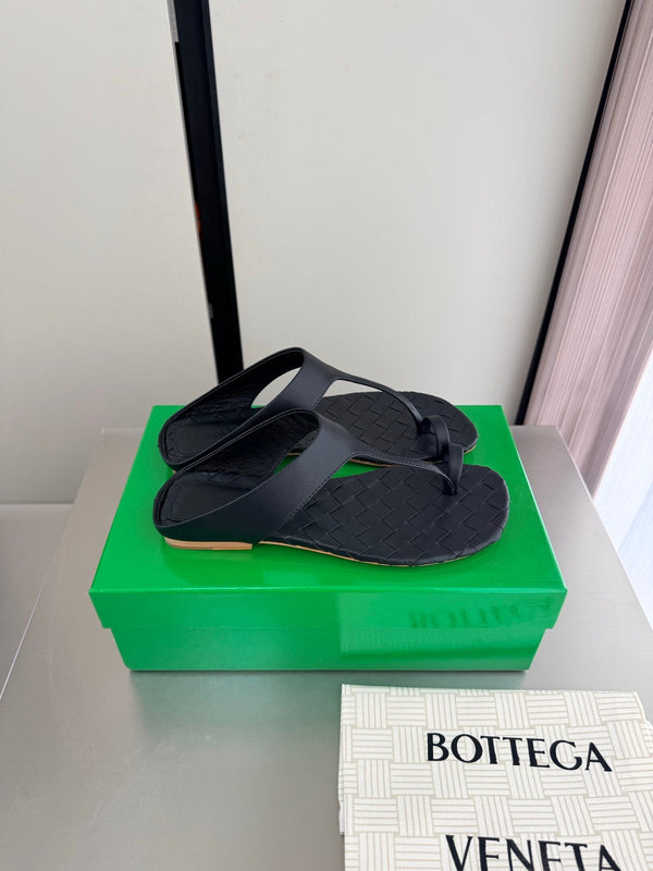 BV Livia Sandals Black Intrecciato Leather 929498