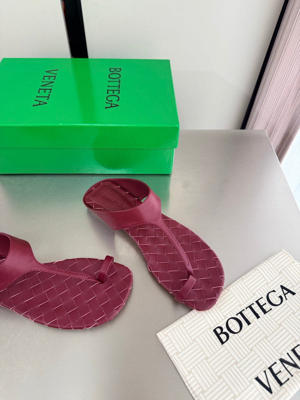 BV Livia Sandals Burgundy Intrecciato Leather 929497