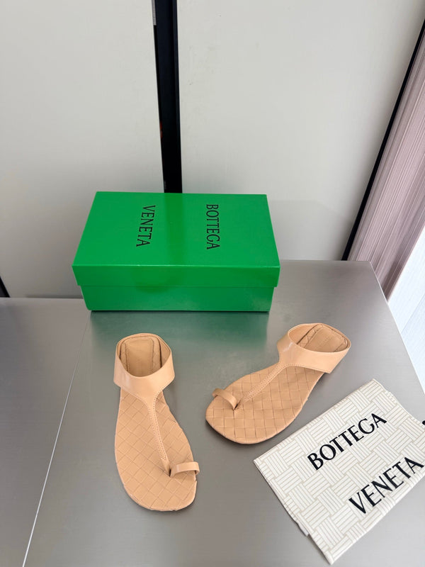 BV Livia Sandals Beige Intrecciato Leather 929496