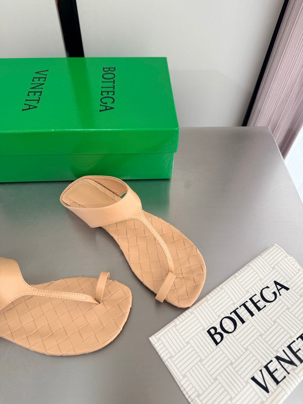BV Livia Sandals Beige Intrecciato Leather 929496