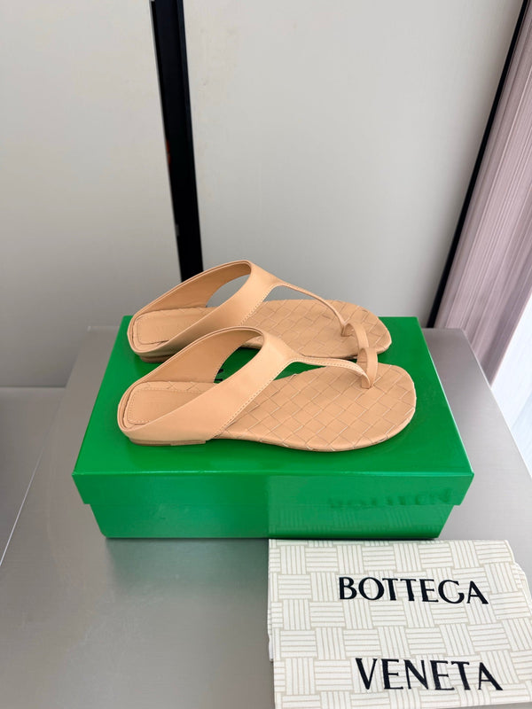 BV Livia Sandals Beige Intrecciato Leather 929496