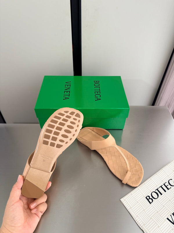 BV Livia Sandals Beige Intrecciato Leather 929496