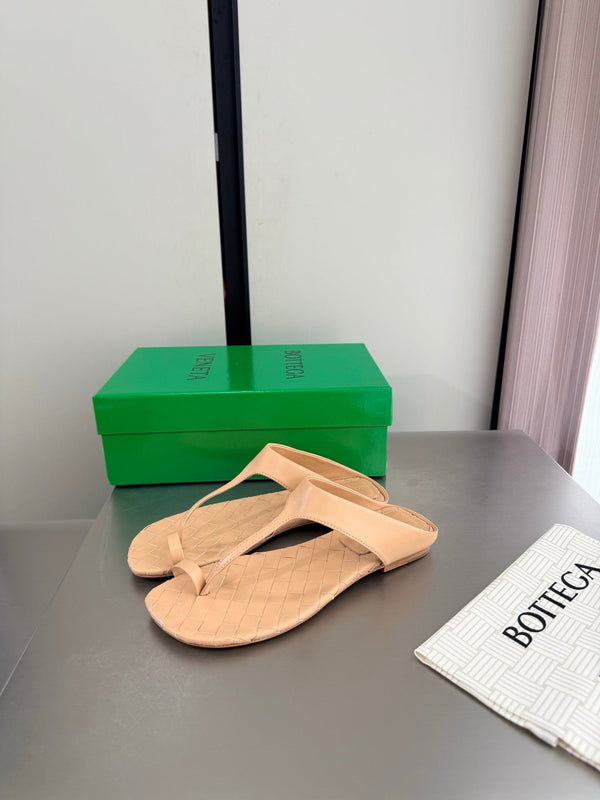 BV Livia Sandals Beige Intrecciato Leather 929496