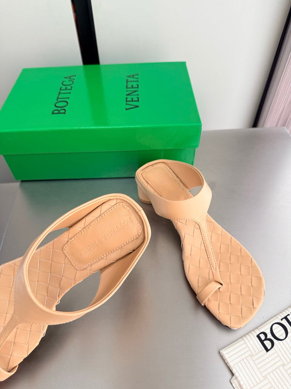 BV Livia Sandals 4CM Beige Intrecciato Leather 929479