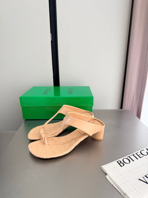 BV Livia Sandals 4CM Beige Intrecciato Leather 929479