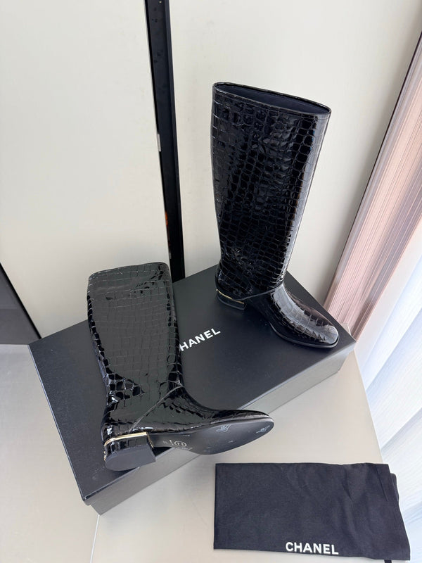 CC 26 High Boots Black Croc-Embossed Patent Calfskin 929459