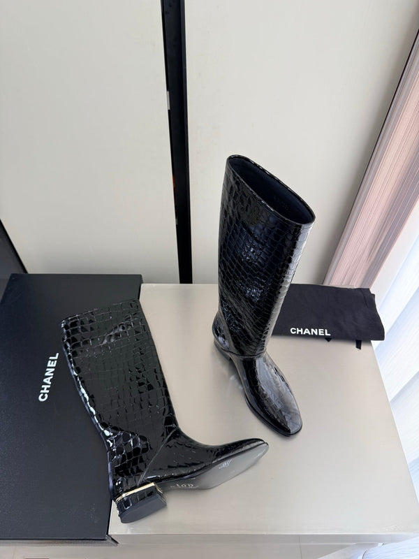 CC 26 High Boots Black Croc-Embossed Patent Calfskin 929459