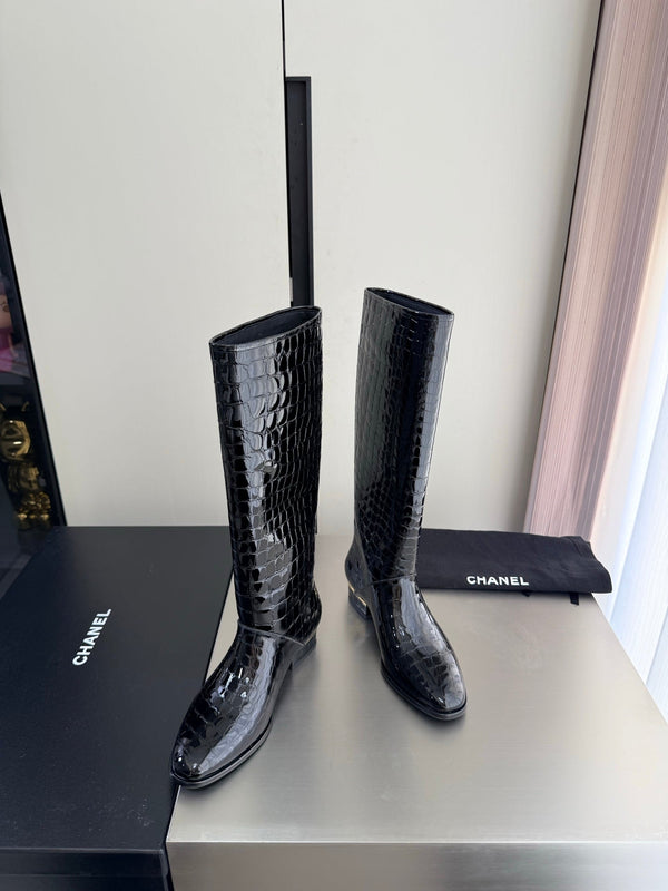 CC 26 High Boots Black Croc-Embossed Patent Calfskin 929459