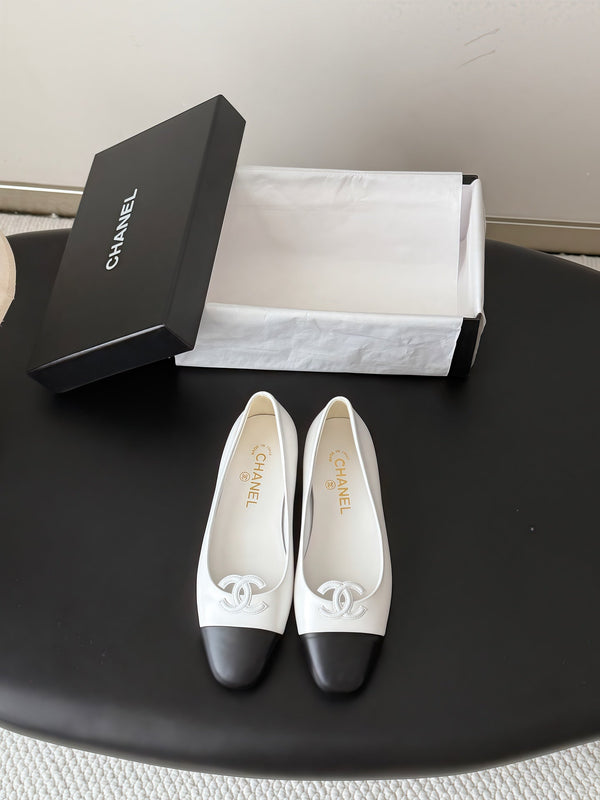 CC 26B Double C Loafers White Leather 917824