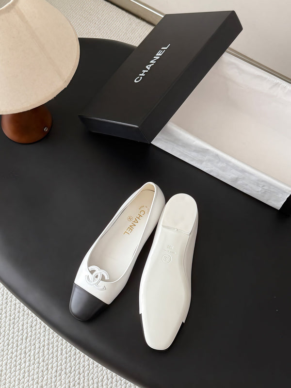 CC 26B Double C Loafers White Leather 917824
