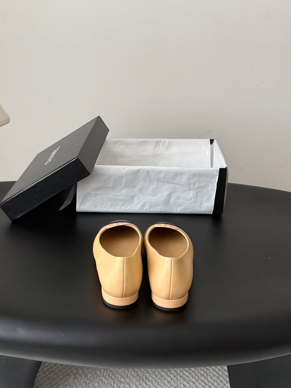 CC 26B Double C Loafers Beige Leather 917823