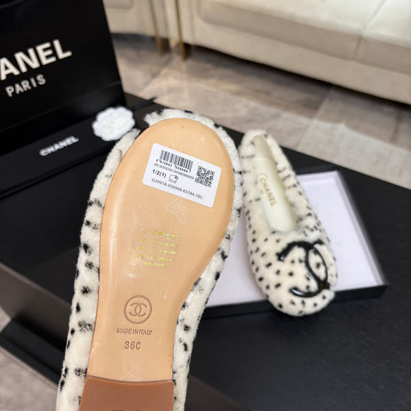 CC 26K Ballet Flats CC Logo Black White Shearling 140059