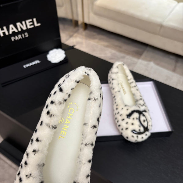 CC 26K Ballet Flats CC Logo Black White Shearling 140059
