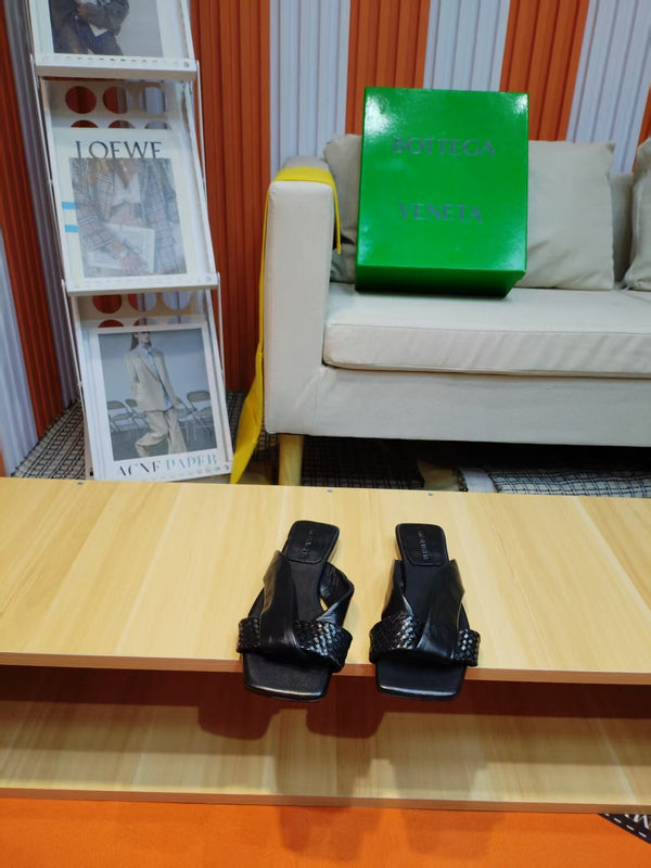 BV Riva Sandals Flat Woven Black Leather 139883