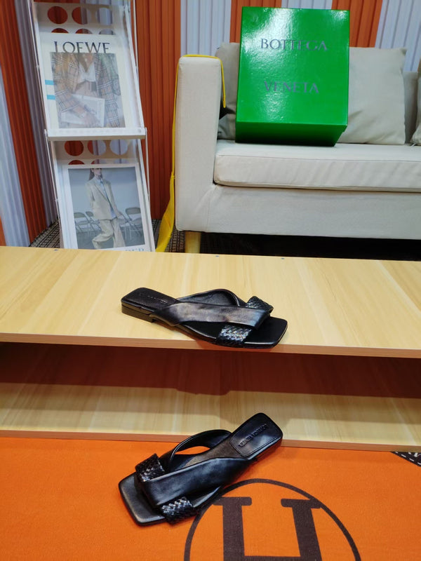 BV Riva Sandals Flat Woven Black Leather 139883