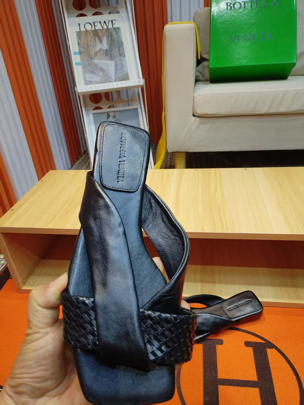 BV Riva Sandals Flat Woven Black Leather 139883