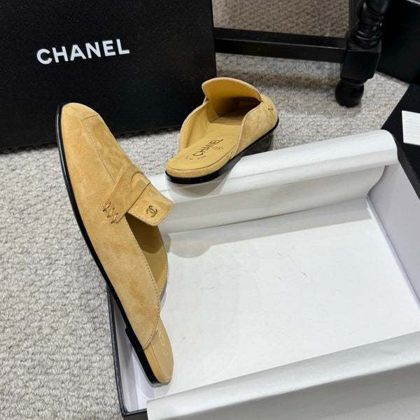 CC 26S Coco Beach Mules Buckle Suede 157329