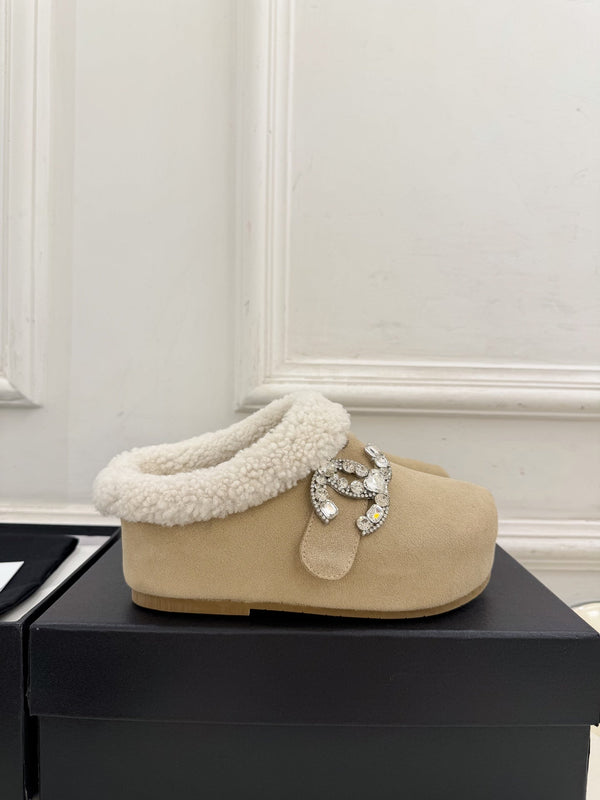 CC 26FW Crystal CC Buckle Shearling-Lined Mules 2.5cm Suede 164882