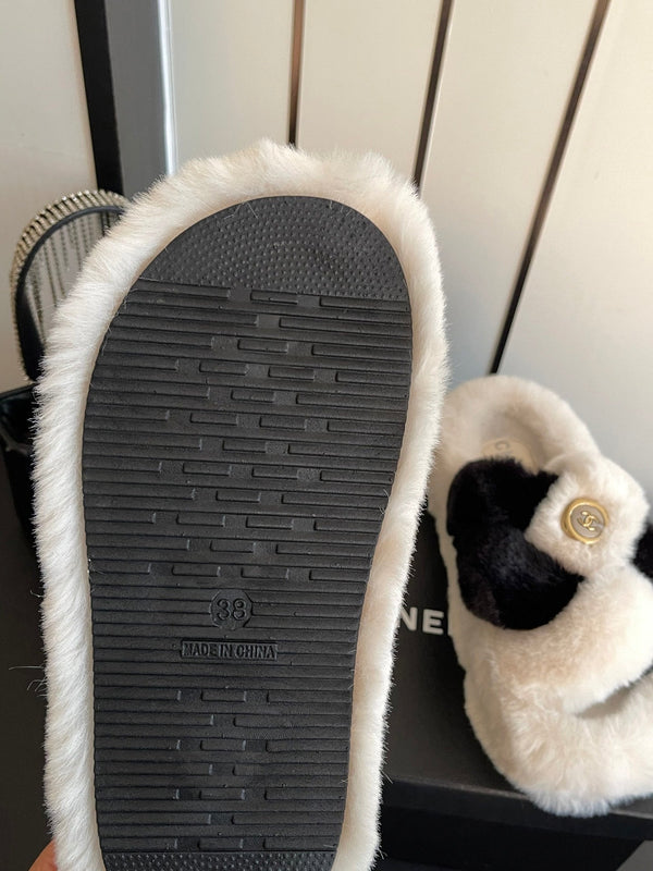 CC 26FW Cross-Strap Plush Slippers Gold Logo Faux Fur 176758