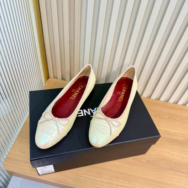 CC 26FW Ballet Flats Crocodile-Embossed Iridescent Patent Leather 182048