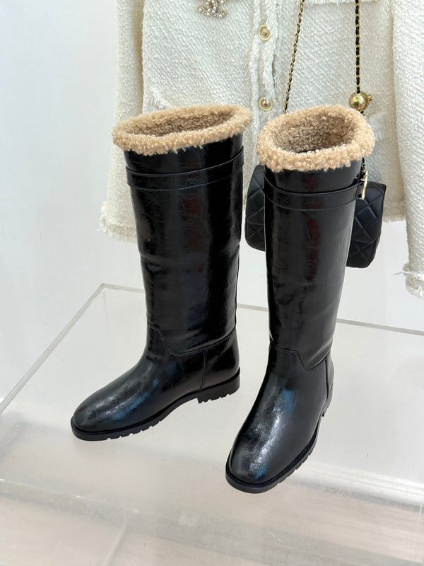 CC 26FW Riding Boots Gold-Tone Turn-Lock Strap Black Leather & Shearling 188565