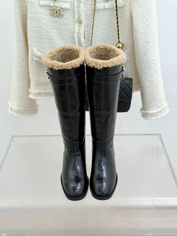 CC 26FW Riding Boots Gold-Tone Turn-Lock Strap Black Leather & Shearling 188565