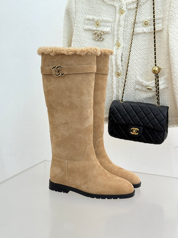 CC 26FW Riding Boots Gold-Tone Turn-Lock Strap Beige Suede & Shearling 188561
