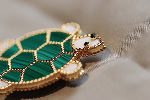 VCA Brooch 02