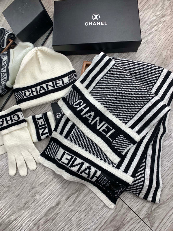 CC Hat Scarf Gloves Set White Black Jacquard Logo 475102