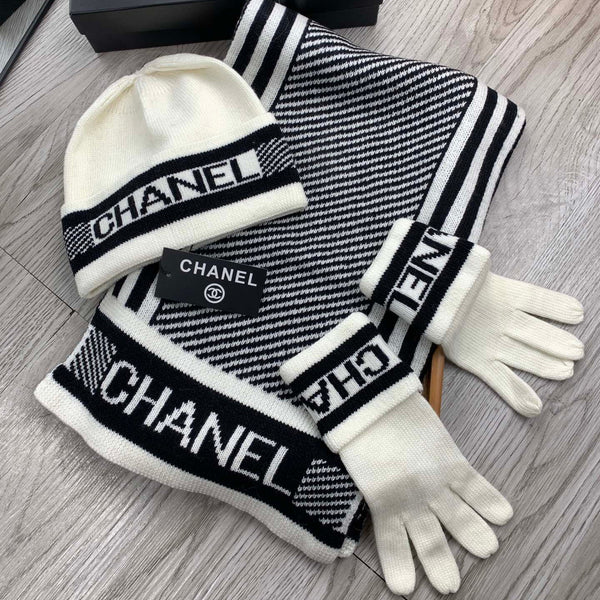 CC Hat Scarf Gloves Set White Black Jacquard Logo 475102