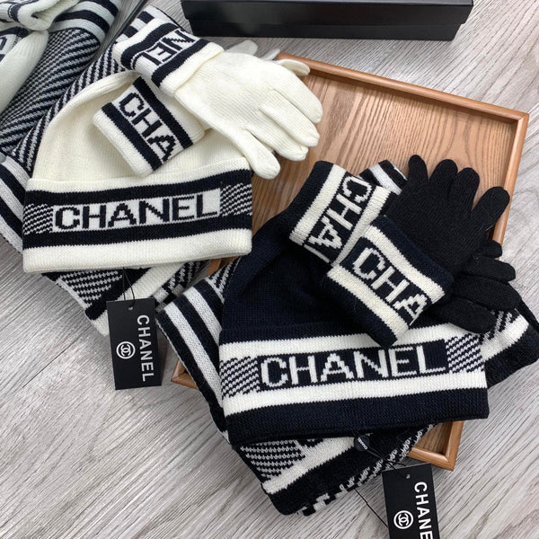 CC Hat Scarf Gloves Set White Black Jacquard Logo 475102