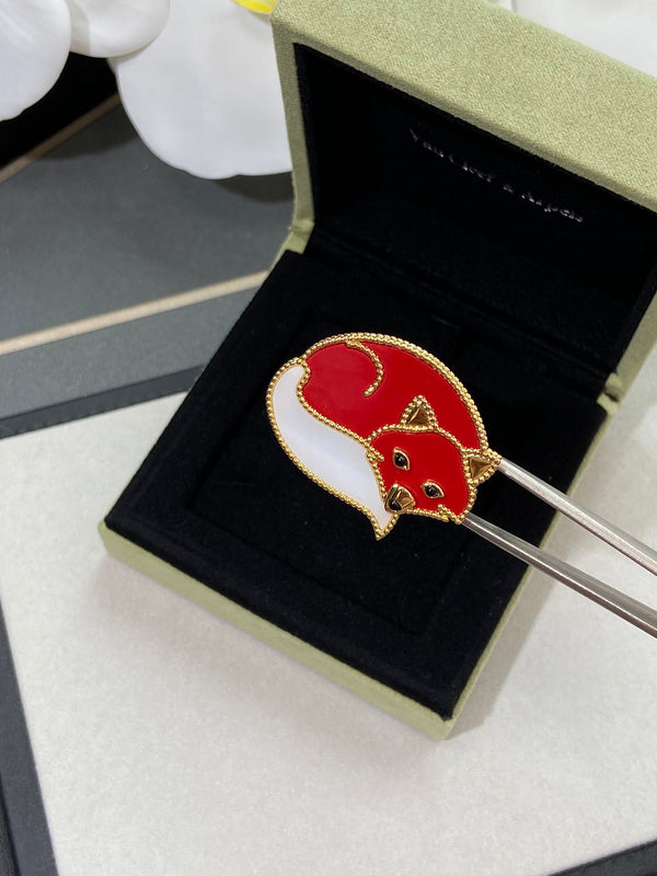 VCA Brooch 12