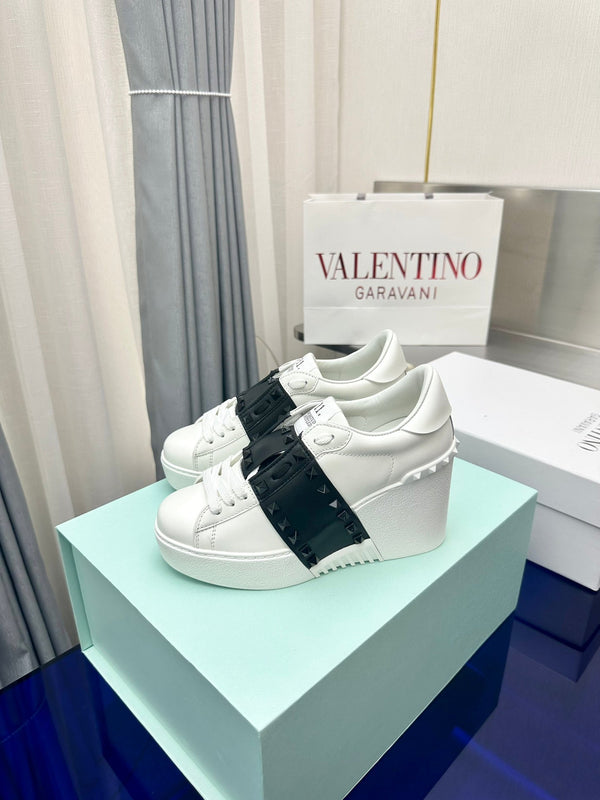 FLATFORM ROCKSTUD UNTITLED SNEAKER IN WHITE MIX BLACK CALFSKIN