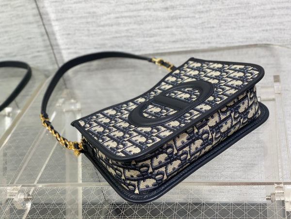HOBO SIGNATURE 23 BAG IN BLACK BEIGE PATTERN LAMBSKIN