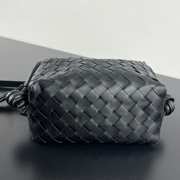 BV Loop Top Handle 19cm Black Lambskin