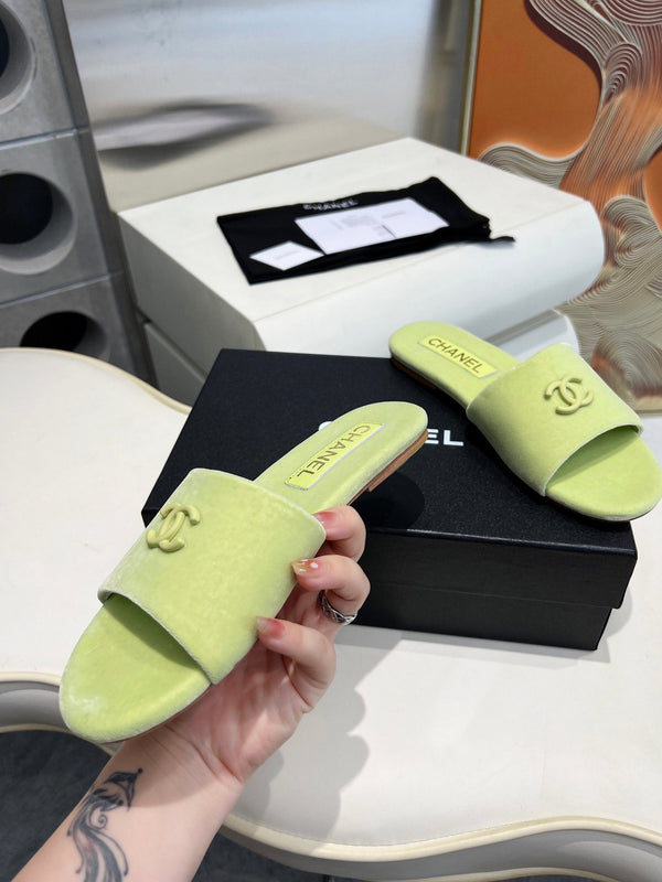 CC 26s Slide Light Green Velvet 684906